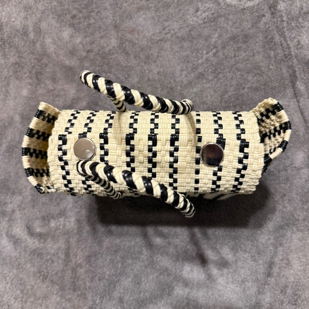 New Handwoven plastic bag, magnetic clasp, waterproof and hand washable,Chic! - Picture 6 of 10